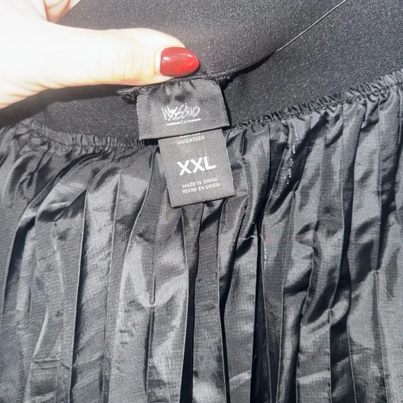 Elegant Black Pleated Light Weight Skirt by Mossimo - Picture 3 of 3